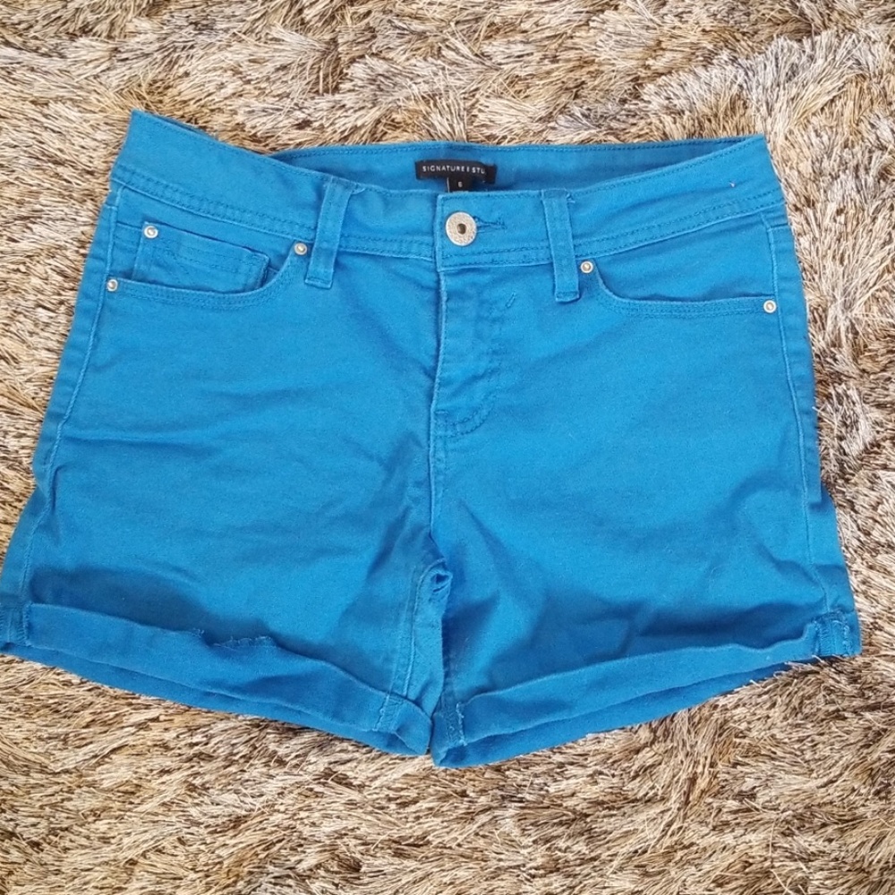 Signature studio blue shorts size 6.